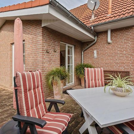 Enticing Holiday Home In Oldenburg With Garden Near Sea Dannau Екстер'єр фото